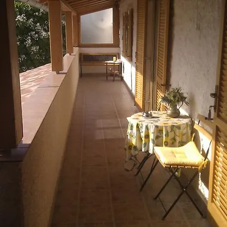 Domus Oleander Bed & Breakfast